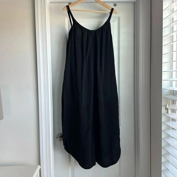 Black Dress - Picture 2 of 6